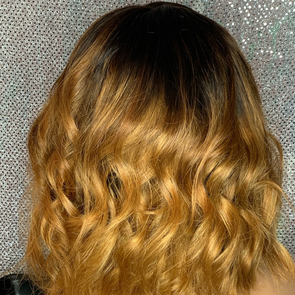 Lace front wig - Picture 3 of 3